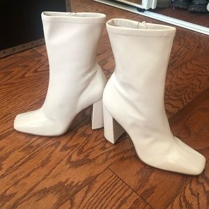 Steve Madden Fulton bootie in White Size 6